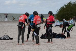 Kitesurfschool Antix Sports bij Hooked, kitesurfles Workum-1