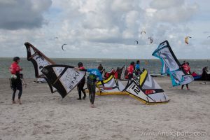Kitesurfschool Antix Sports bij Hooked, kitesurfles Workum-2