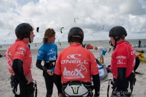 Kitesurfschool Antix Sports bij Hooked, kitesurfles Workum-4